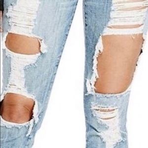 GUESS women’s ripped blue jeans sz 27